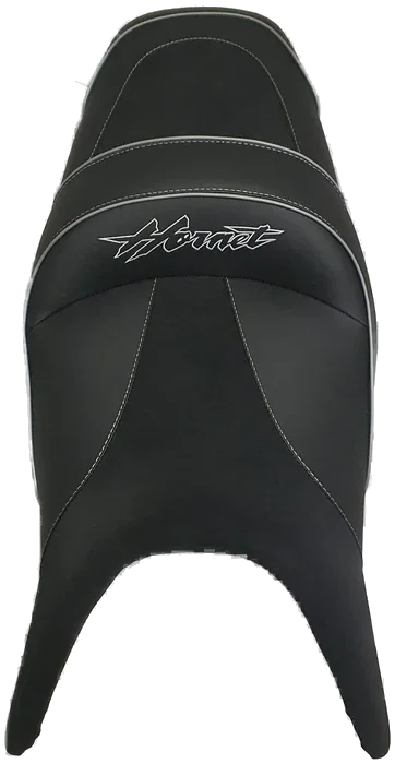 Kanapa Honda Hornet 900 CB900F po przeprofilowaniu pianki — szara lamówka, szare przeszycia i szary haft Hornet